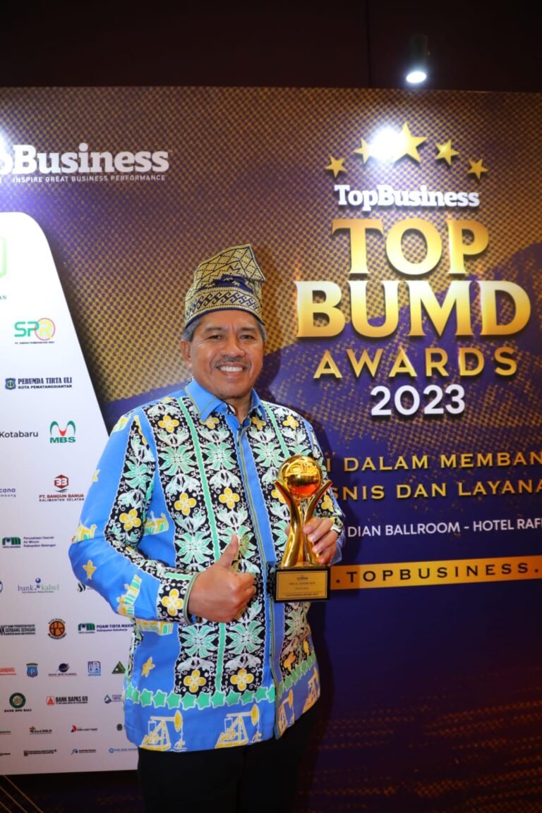 Bupati Siak Raih Penghargaan Top Pembina BUMD 2023
