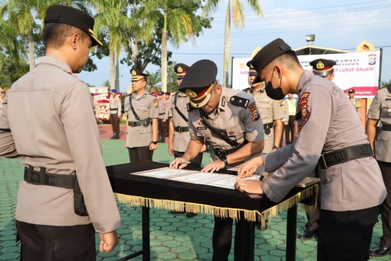 Kapolres Siak Pimpin Upacara Sertijab Satu Kasat dan Tiga Kapolsek