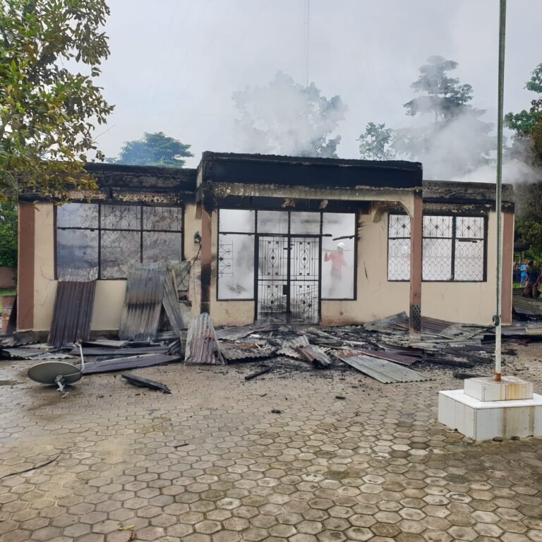 Kantor Penghulu Kampung Olak Sungai Mandau Terbakar Akibatnya Semua Dokumen Administrasi Ikut Ludes, Kapolsek Mandau Gerak Cepat Kelokasi
