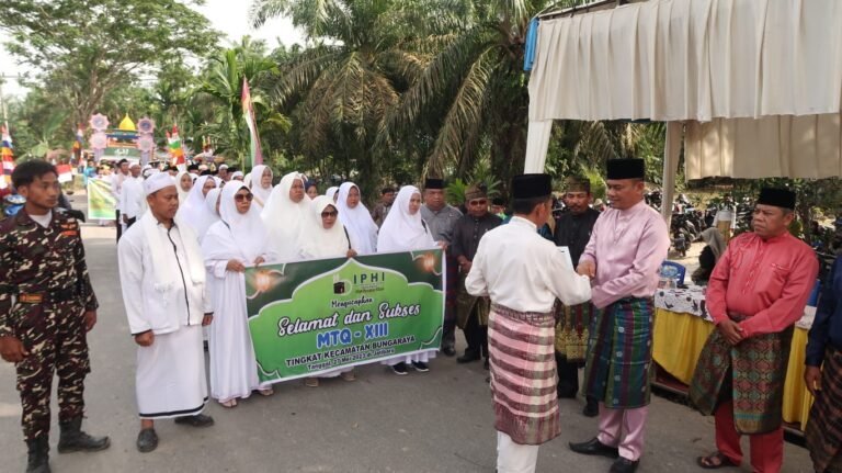 Ribuan Umat Semarakan Pawai Ta’aruf MTQ Ke- XIII Kecamatan Bungaraya di Jatibaru, Camat Wasito : Mari Kita Cetak Generasi Qur’ani yang Unggul dan Berakhlakul Karimah
