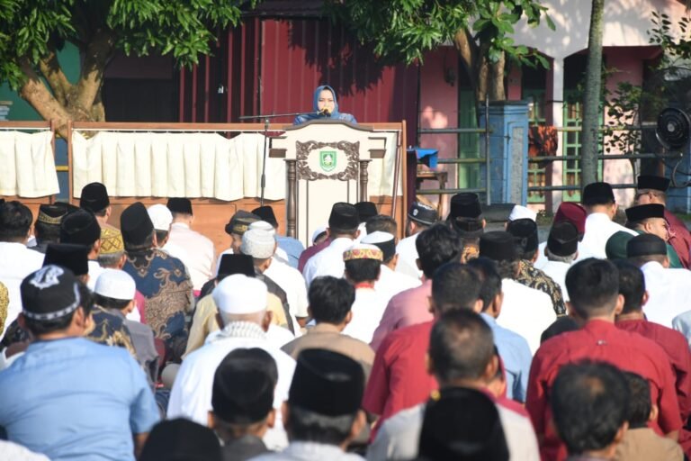 Shalat Idul Adha di Lapangan Terminal Duri Bestari, Ini Harapan Bupati Kasmarni