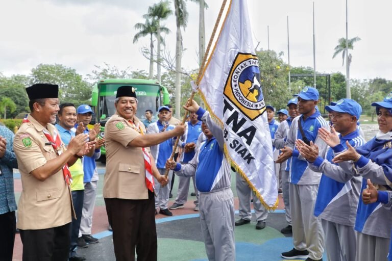 Lepas 58 Kontingen PENAS XVI KTNA Menuju Kota Padang, Ini Pesan Bupati Alfedri: Ambil Banyak Manfaat dan Bawa Hal-hal Yang Baik Untuk Berinovasi