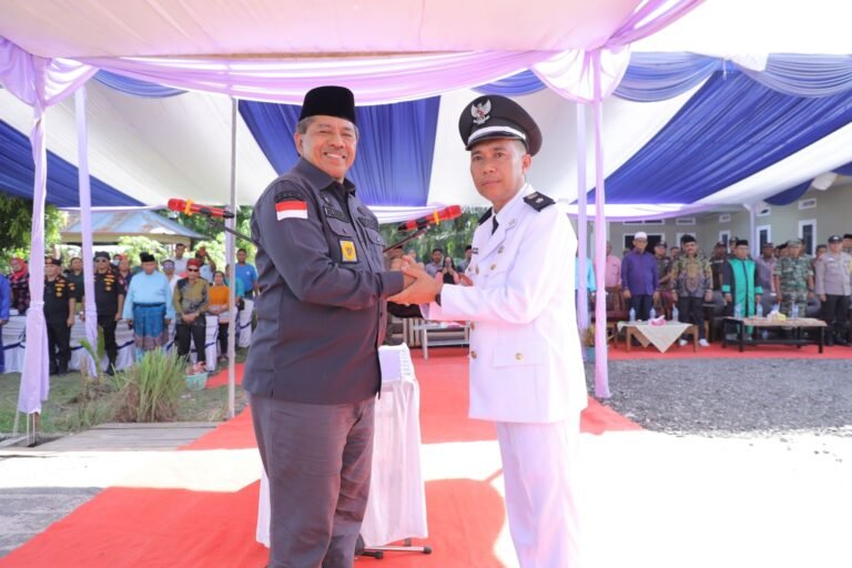 Percepat Layanan Publik di Tingkat Kampung, Bupati Alfedri Lantik Dua Penjabat Penghulu Kampung Persiapan