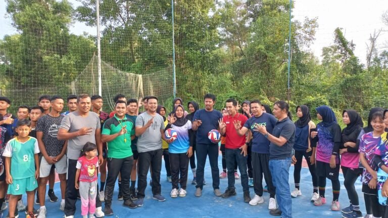 KONI Bengkalis Serahkan Bola Voli Kepada DVC, Ini Ulasan Lengkapnya