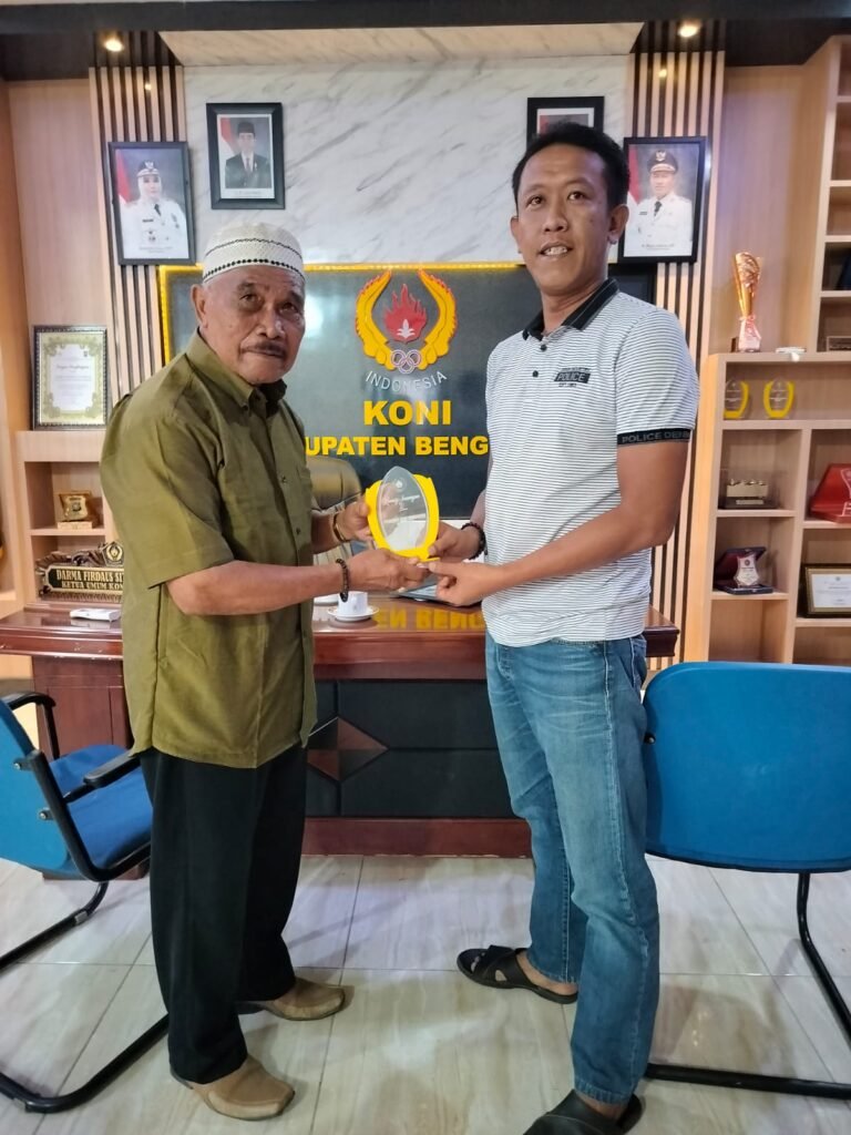 Disambangi Pemain PSIB 1964-1969 Dikantornya, Ini Sambutan Ketua Koni Bengkalis