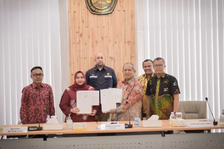 Bupati Kasmarni Lakukan Penandatanganan Pinjam Pakai BMN, Ternyata Ini Tujuannya