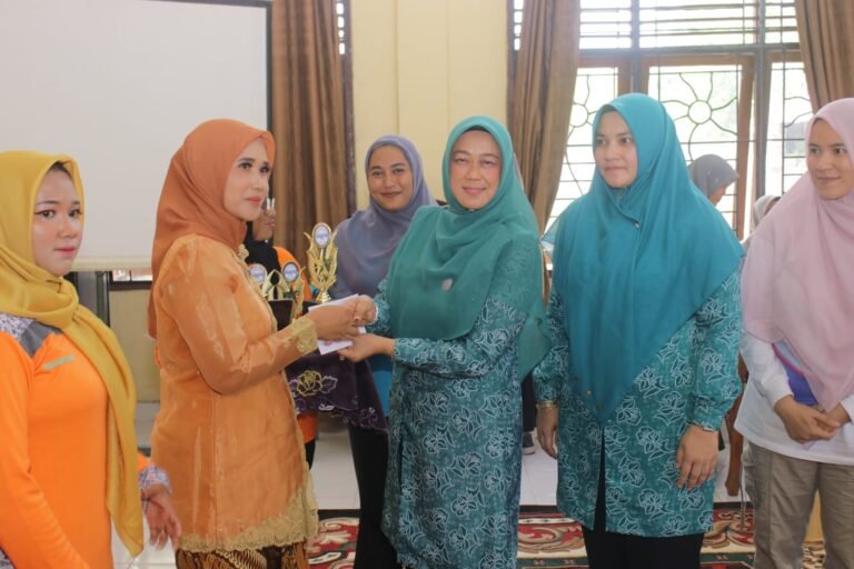 Luar Biasa! Gerakan Seribu Telur di Koto Gasib, Isteri Bupati Siak Rasidah Alfedri Beri Apresiasi