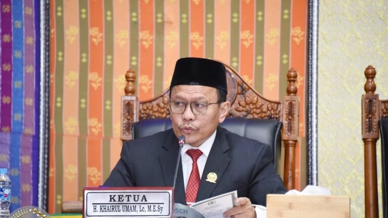 Ketua DPRD H. Khairul Umam Pimpin Rapat Laporan Pansus