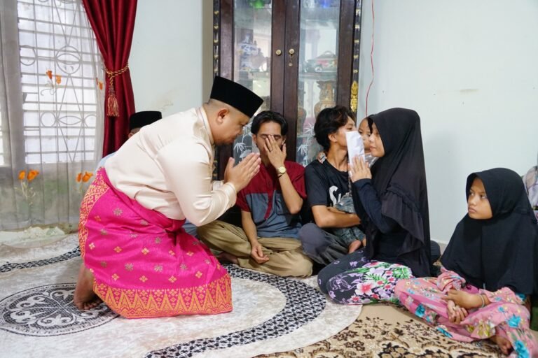 Camat Mandau Takziah Ke Rumah Warga, Ini Tujuannya