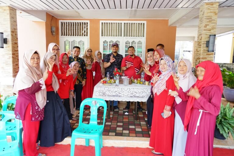 Semarak Kemerdekaan Lomba Gapura Antar RW di Kelurahan Babussalam, Camat Mandau Turut Jadi Juri