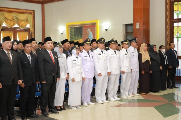 Puluhan Pejabat di Pengkab Siak di Mutasi dan di Lantik, Diantaranya 7 Pejabat Tinggi Pratama, Ini Daftarnya