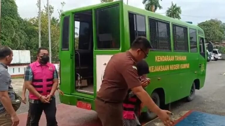 Rugikan Negara Milliaran, Dua ASN dan Pemodal Pemilik Kios Pupuk Bersubsidi di Tahan Kejari Kampar
