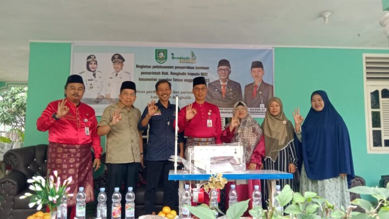 Wujudkan Aspirasi Masyarakat, H. Adri, S.E Serahkan Bantuan Kepada 3 KUBE Ini