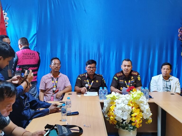 Tidak Kooperatif, Kejari Siak Jemput Paksa Suparmin di Kediamannya, Tersangka Korupsi Pupuk Bersubsidi