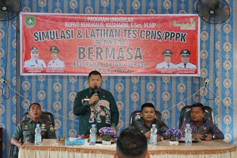 Camat Mandau Buka Acara Simulasi dan Latihan Tes CPNS/PPPK di Kelurahan Batang Serosa