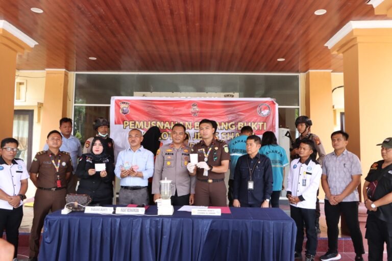 Polsek Sei Mandau Polres Siak Gelar Pemusnahan Barang Bukti Puluhan Gram Narkoba Jenis Shabu-Shabu