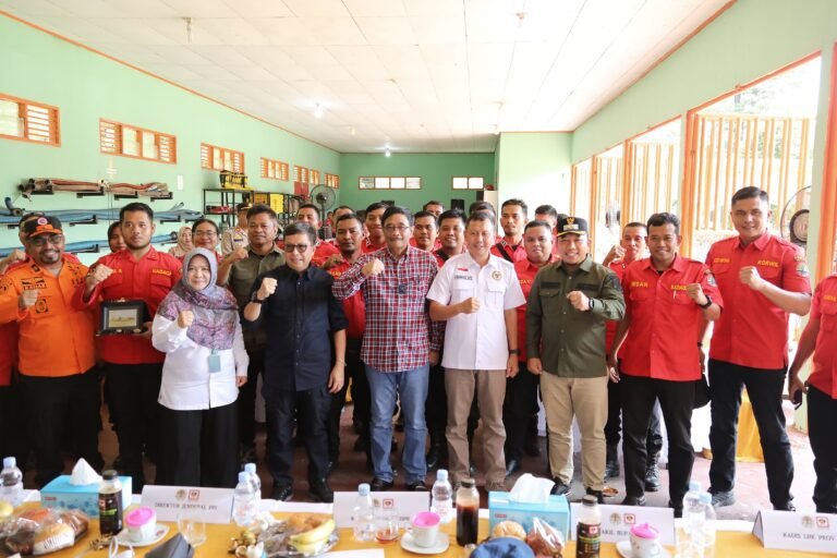 Hadiri Kuker Komisi IV DPR RI Djarot Saiful Hidayat, Husni Merza Paparkan Upaya Cegah Karhutla di Siak.