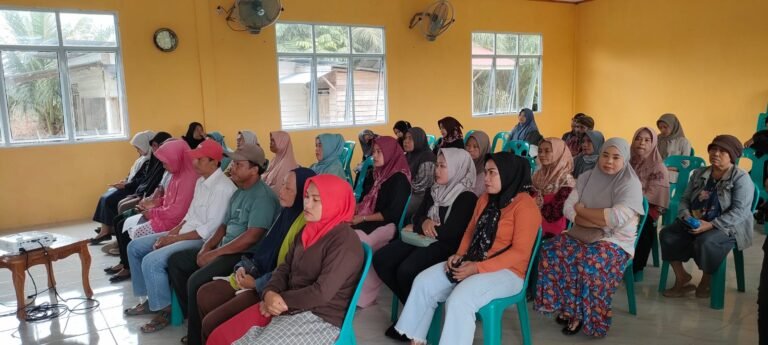 Terima Bantuan Stimulus Usaha Keluarga Kurang Mampu, Ini Kata Camat Bathin Solapan