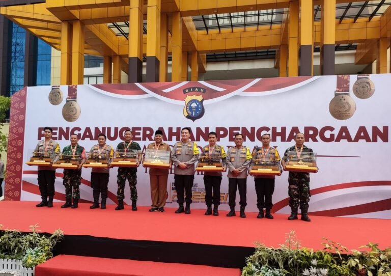 Kapolsek Siak Kecil Ipda Eko Wahyu Dapatkan Penghargaan dari Polda Riau, Sebagai Kapolsek Terbaik Riau 2023