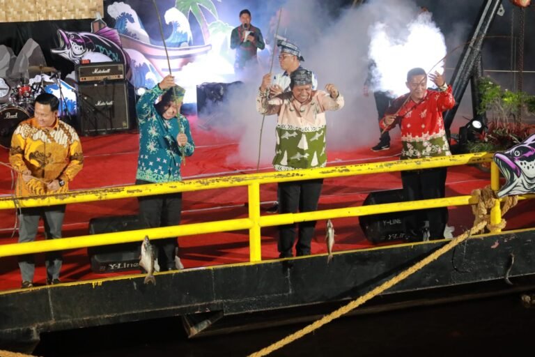 Berhadiah Mobil, Lomba Mancing di Festival Sungai Siak Resmi di Mulai, Pesertanya Ribuan Orang