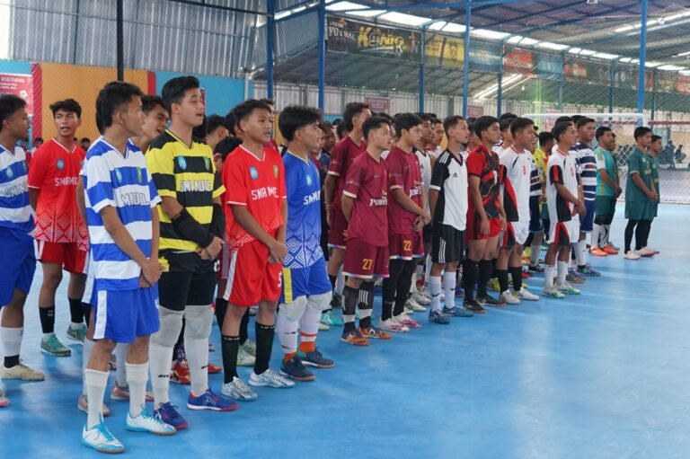 Camat Mandau Buka Turnamen Futsal OSIS CUP I SMAN 8 Mandau