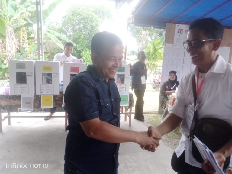 Pj. Kades Boncah Mahang Nyoblos Di TPS 58