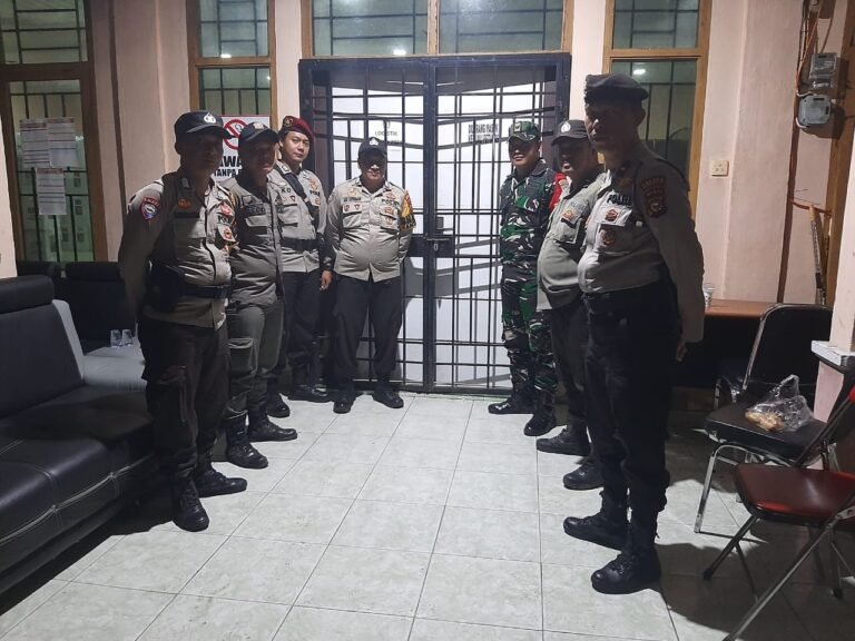 TNI Polri & Satpol PP Bersinergi Jaga Ketat Logistik Pemilu PPK Siak Kecil