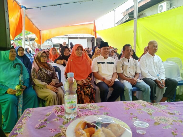 Meski Sempat Diguyur Hujan, Sosialisasi Rancangan Perda Hj. Mira Roza, S.H Tetap Dipadati Warga