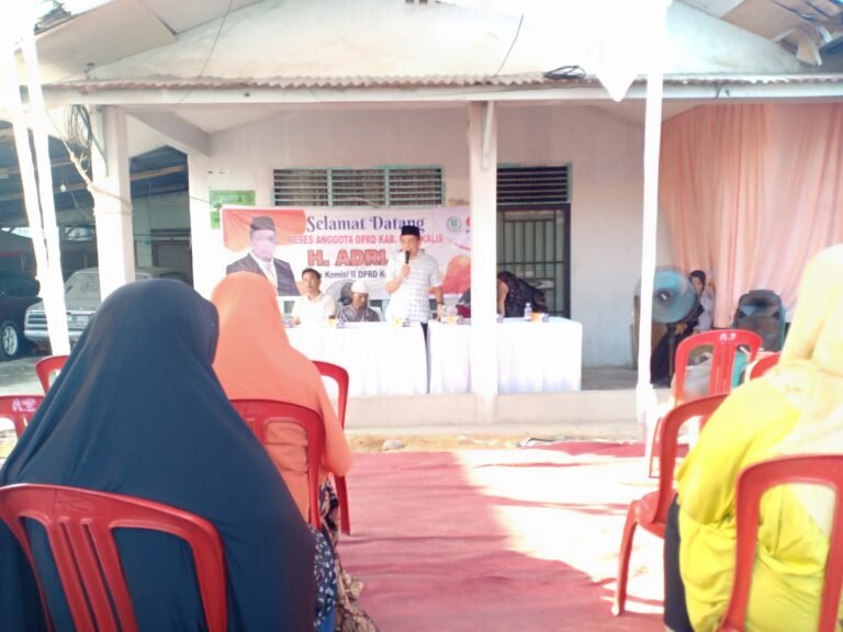 Reses H. Adri di Jalan Desa Harapan Dipadati Warga