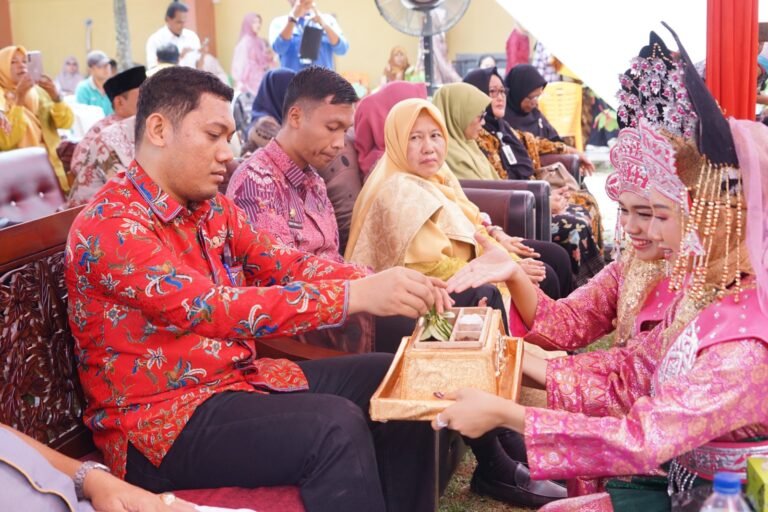 Camat Mandau Hadiri Perpisahan Siswa/Siswi Kelas XII SMA Negeri 2 Mandau Ajaran 2023/2024