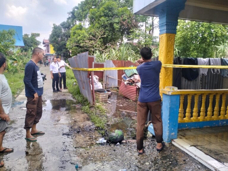 Diduga Karena Depresi, Seorang Anak di Perawang Siak Bakar Rumah Orang Tuanya