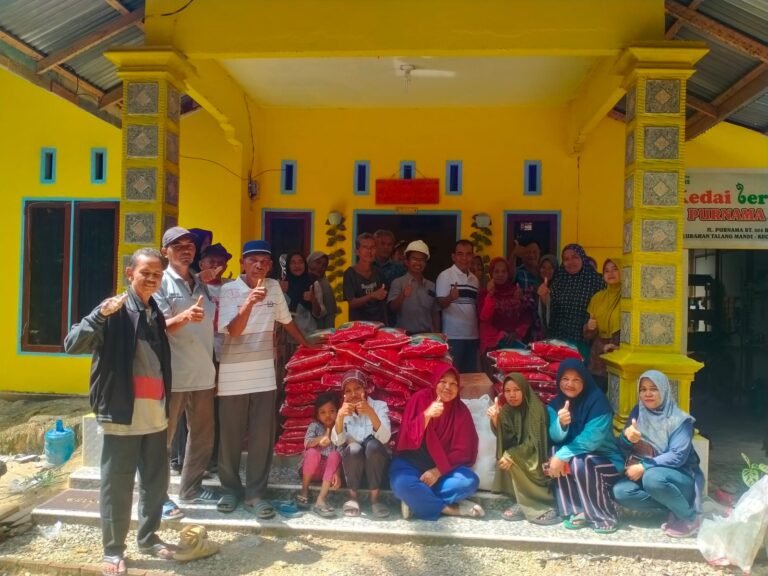 PT. Permata Citra Rangau Bagikan 60 Paket Sembako dan Santunan Anak Yatim
