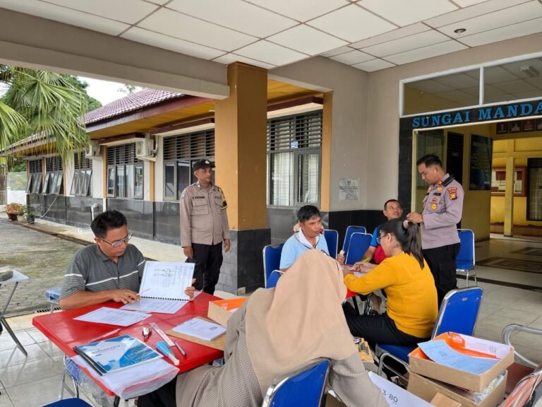 Penuhi Permintaan Masyarakat, Polres Siak Datangkan Mobil SIM Keliling di Kantor Camat Sungai Mandau