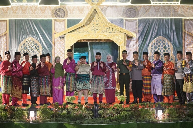 Camat Bathin Solapan Buka MTQ Ke I Tingkat Desa Simpang Padang