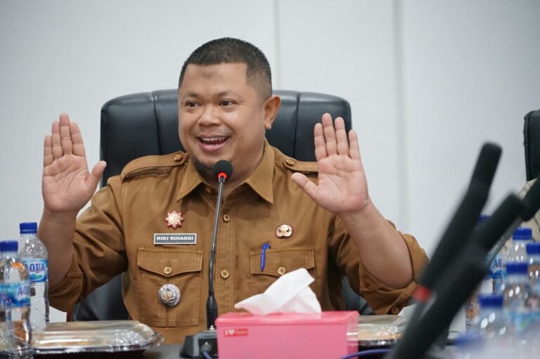 Camat Mandau Pimpin Rakor Penyerahan Bantuan Korban Bencana Alam Sumatera Barat