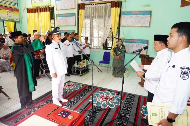 Husni Merza; Pejabat Baru Penghulu Kampung Rempak Agar Bersungguh-sungguh Melanjutkan Roda Pemerintahan