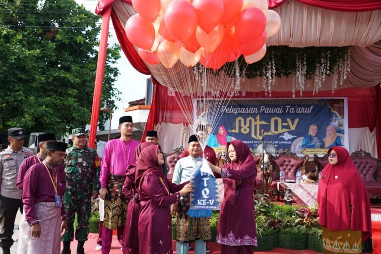 Camat Mandau Lepas Pawai Pembukaan MTQ Kelurahan Air Jamban