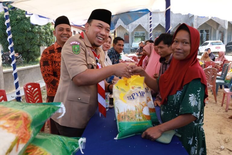 Wabup Husni : Pasar Rakyat Permudah Warga Dapatkan Bahan Pokok.