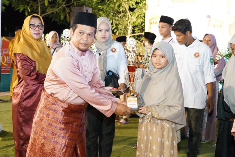 Camat Mandau Tutup MTQ Kelurahan Babussalam