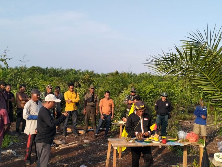Babinsa Kodim 0322/Siak Sosialisasikan dan Beri Himbauan, Terkait Kejadian Serangan Harimau di Dusun II Kampung Penyengat