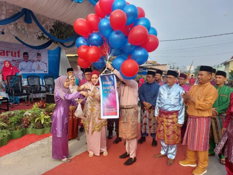 Camat Rusydy Lepas Ribuan Peserta Pawai Ta’aruf MTQ ke- VI Kecamatan Bathin Solapan