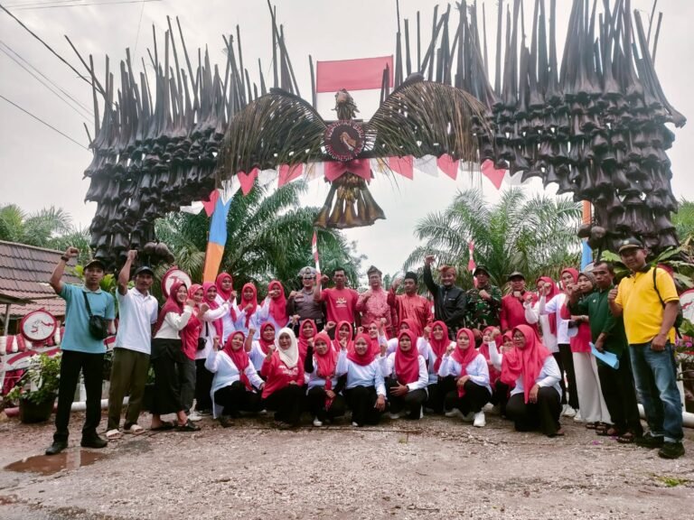 Meriahkan HUT RI Ke-79, Camat Bungaraya Taja Lomba Kampung Nasionalis dan Kebersihan Lingkungan