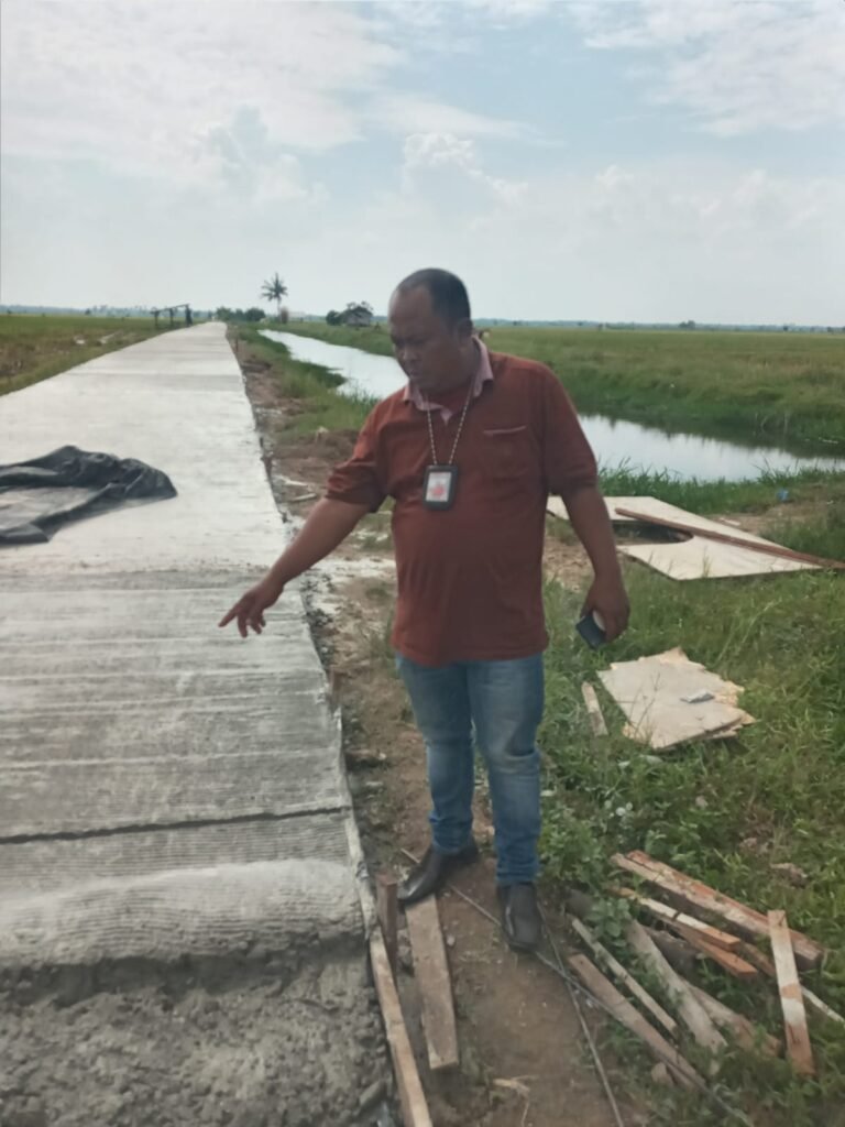 Penghulu Bungaraya, Diduga Libatkan Bhabinkamtibmas Bungaraya , Terkait Pemberitaan Proyek PISEW Jalan Dana APBN yang Diduga Banyak Masalah