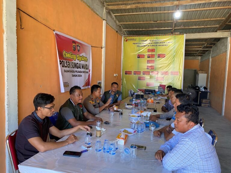 Polsek Sungai Mandau Taja Cofee Morning bersama Panwascam dan PPK, Dalam Rangka Cooling System Pilkada 2024.