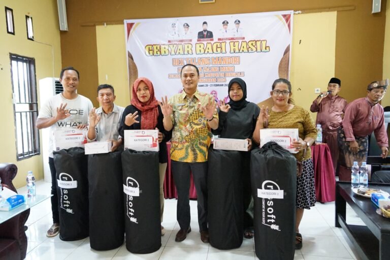 Bagi Hasil UEK Kelurahan Talang Mandi, Ini Kemeriahan Gebyarnya