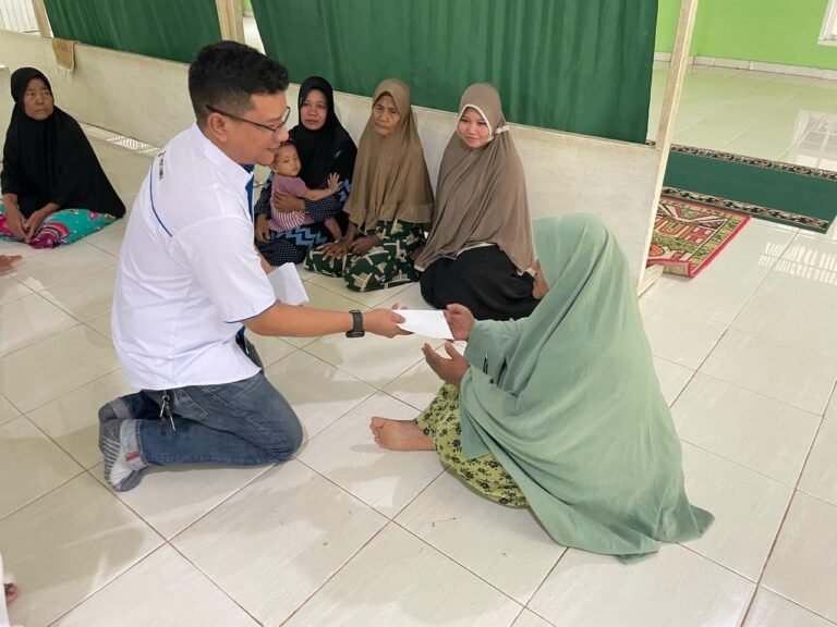 SPBU Km.7 Rangau Salurkan Program CSR Untuk Masyarakat