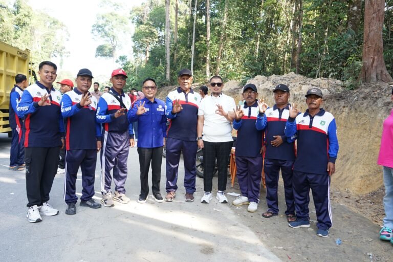Camat Mandau Lakukan Goro Bersihkan Tumpukan Sampah Jalan Lingkar Barat