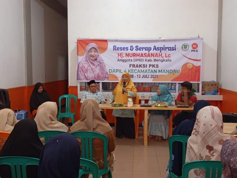 Reses di Jalan Mawar, Hj. Nurhasanah, Lc Tampung Aspirasi Pesertanya
