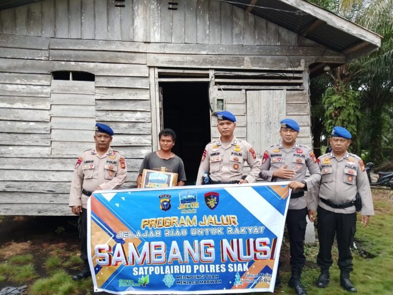 Satpolairud Polres Siak Gencarkan Program JALUR, Hadirkan Klinik Terapung, Bersih Pantai, dan Sambang Nusa