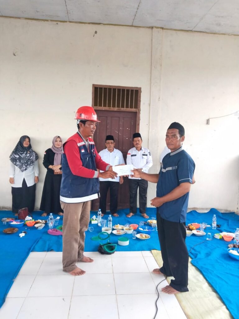 PT. Hutama Karya Dukung Program Ketahanan Pangan Nasional, Gelar Doa Turun Tanam Bersama Petani di Siak dan Beri Sumbangan